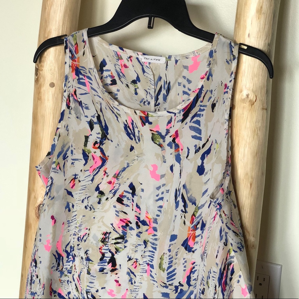 Fun, flowy dress with mesh detail on bottom - sz M